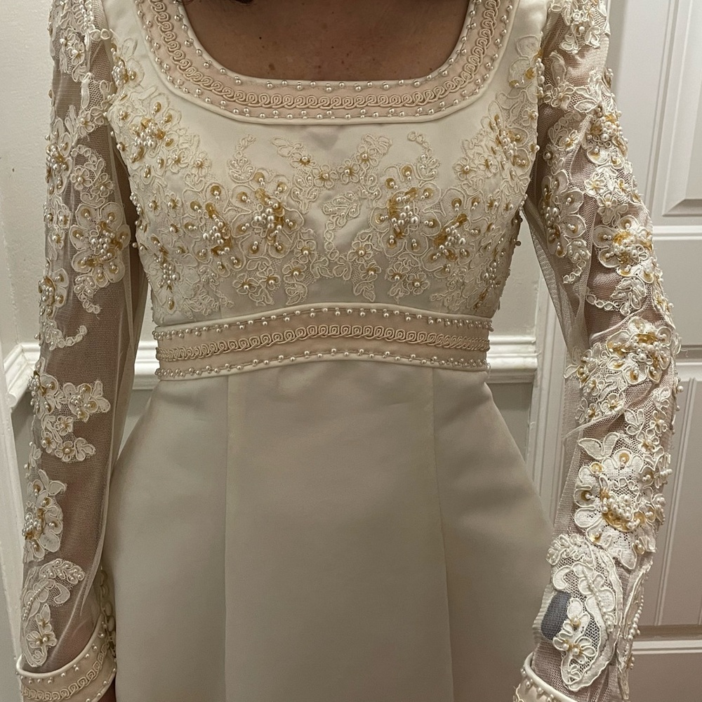 Beautiful ivory vintage wedding dress